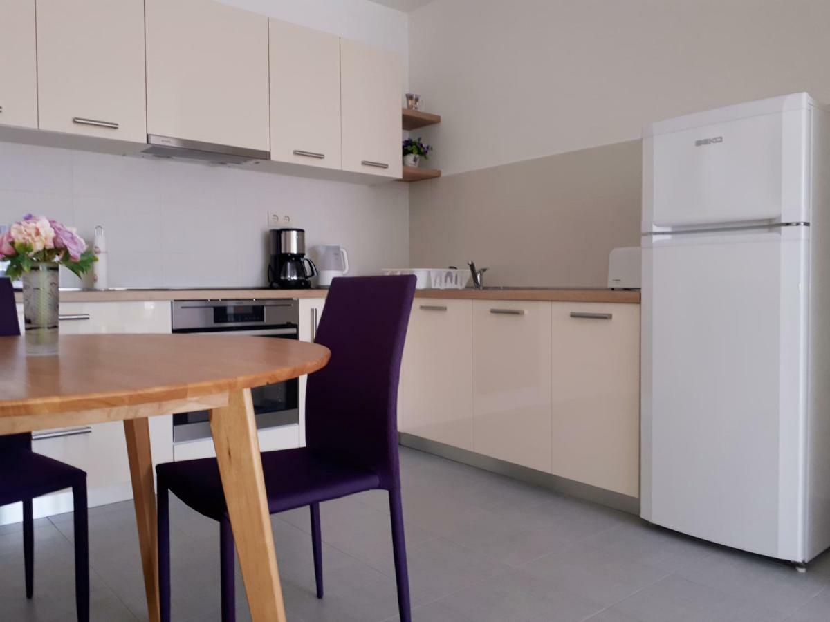 Mariloo Apartment Split Exterior photo